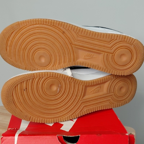 Nike Air Force 1 White and Black with Gum Sole - Picture 7 of 7